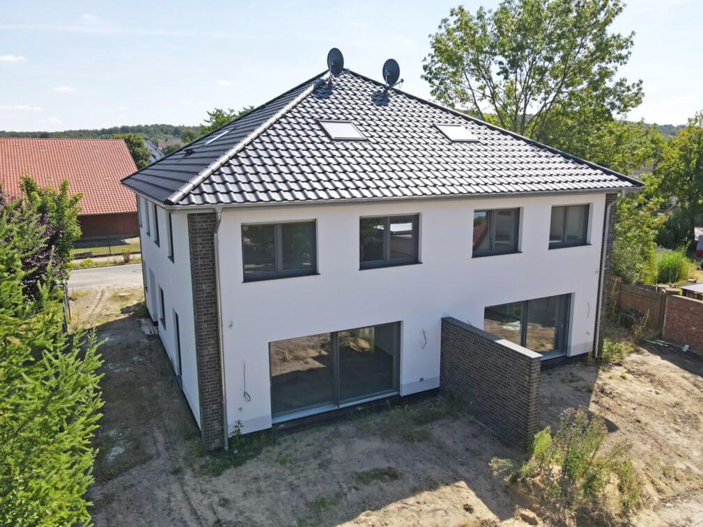 Gartenansicht des Doppelhauses in Gehrden-Northen
