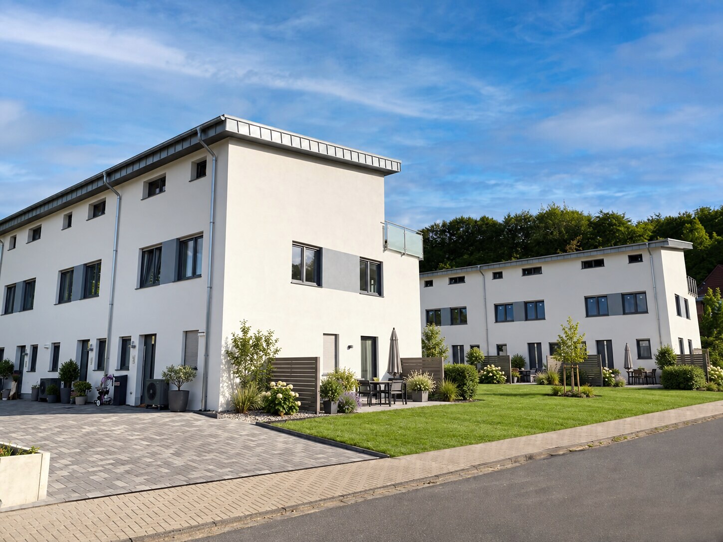 Neun Townhäuser des Referenzprojekts am Deister